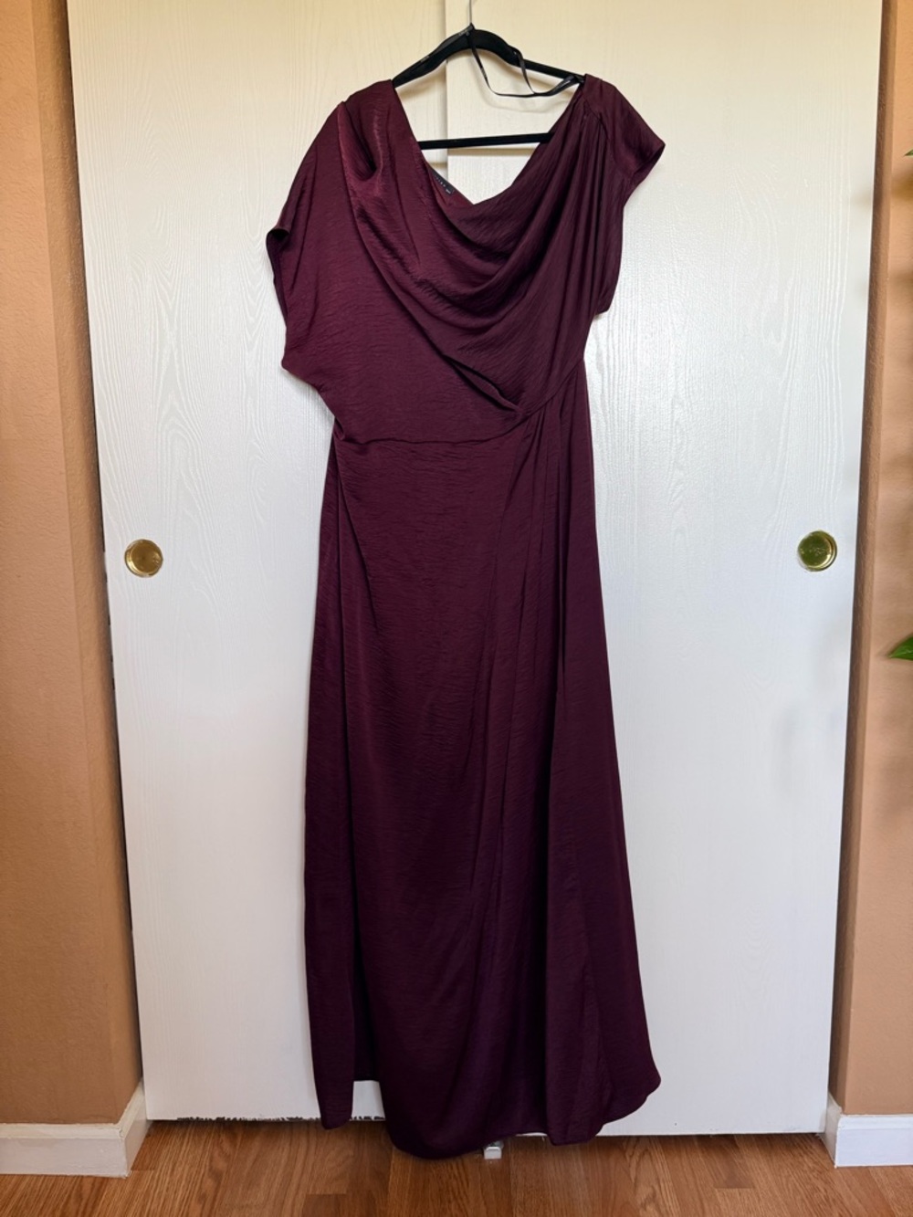 ASOS Design Curve Satin Off-Shoulder High Slit Maxi Dress in Burgundy Size 14 - Picture 4 of 8